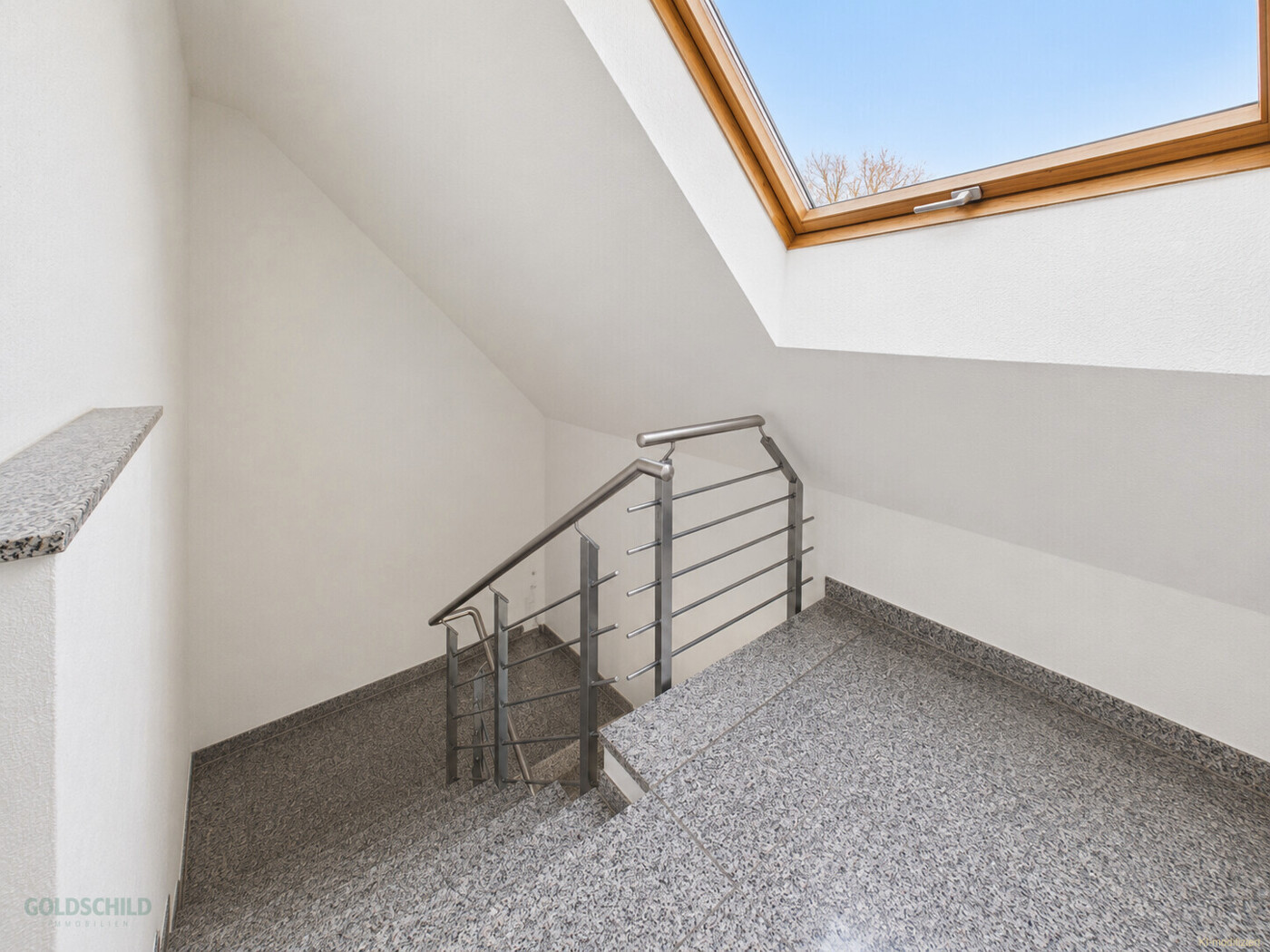 2-Familienhaus_Sonnebühl-Erpfingen_Treppenhaus2 (KI-modifiziert)