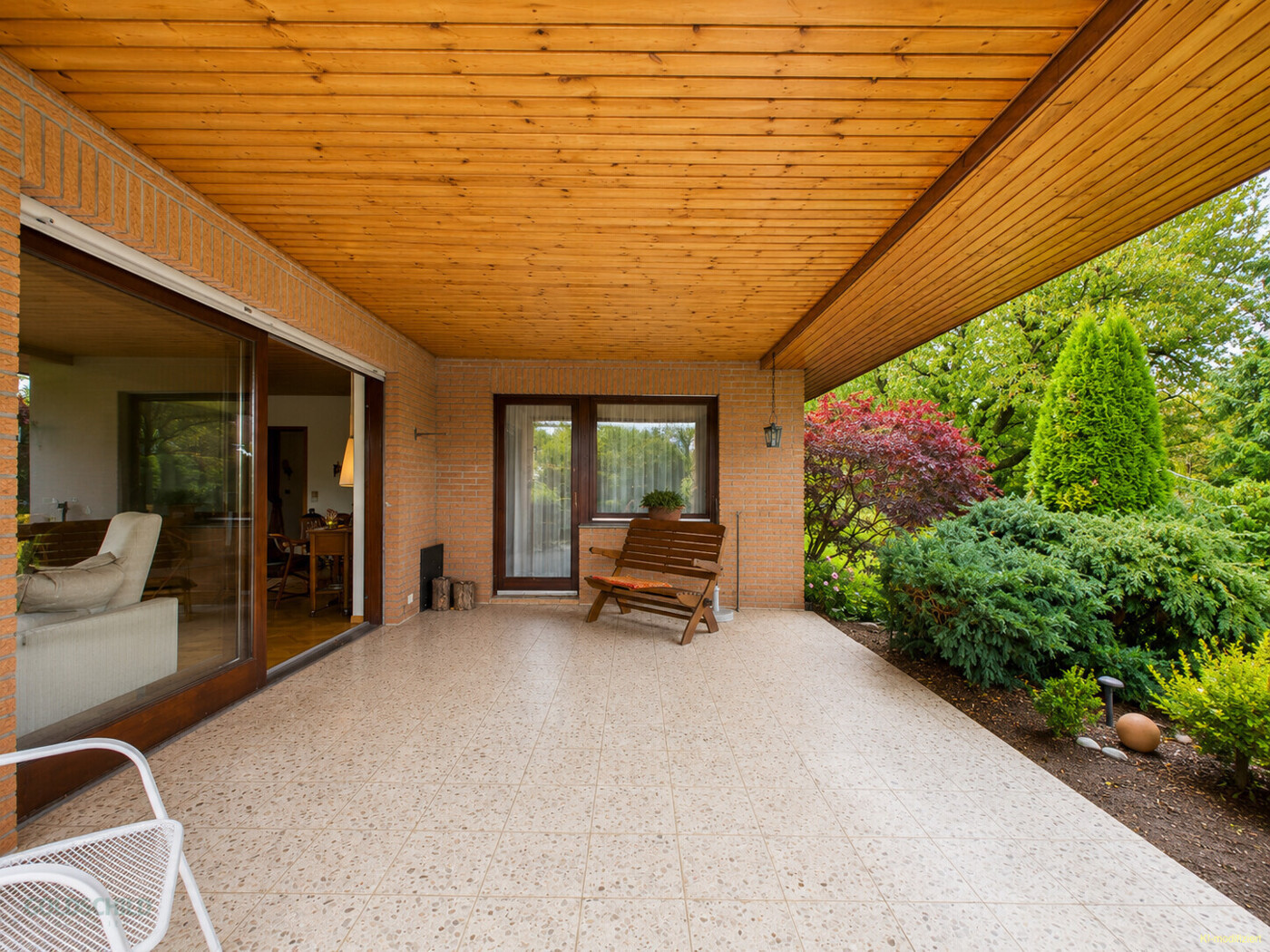 Einfamilienhaus_Zell_Terrasse (KI-modifiziert)