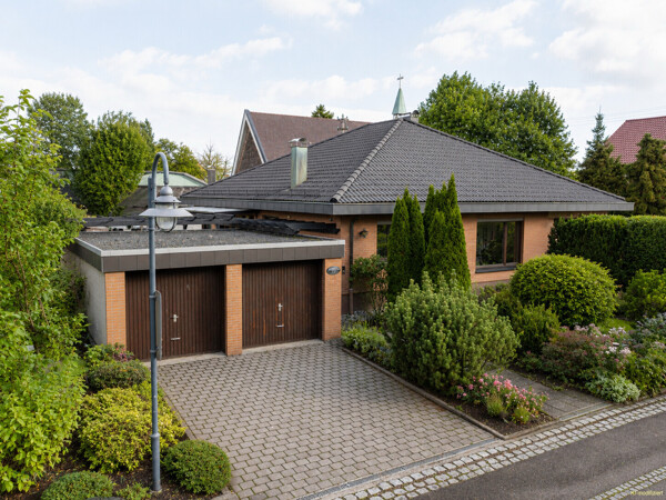 Einfamilienhaus_Zell_Ansicht (KI-modifiziert)