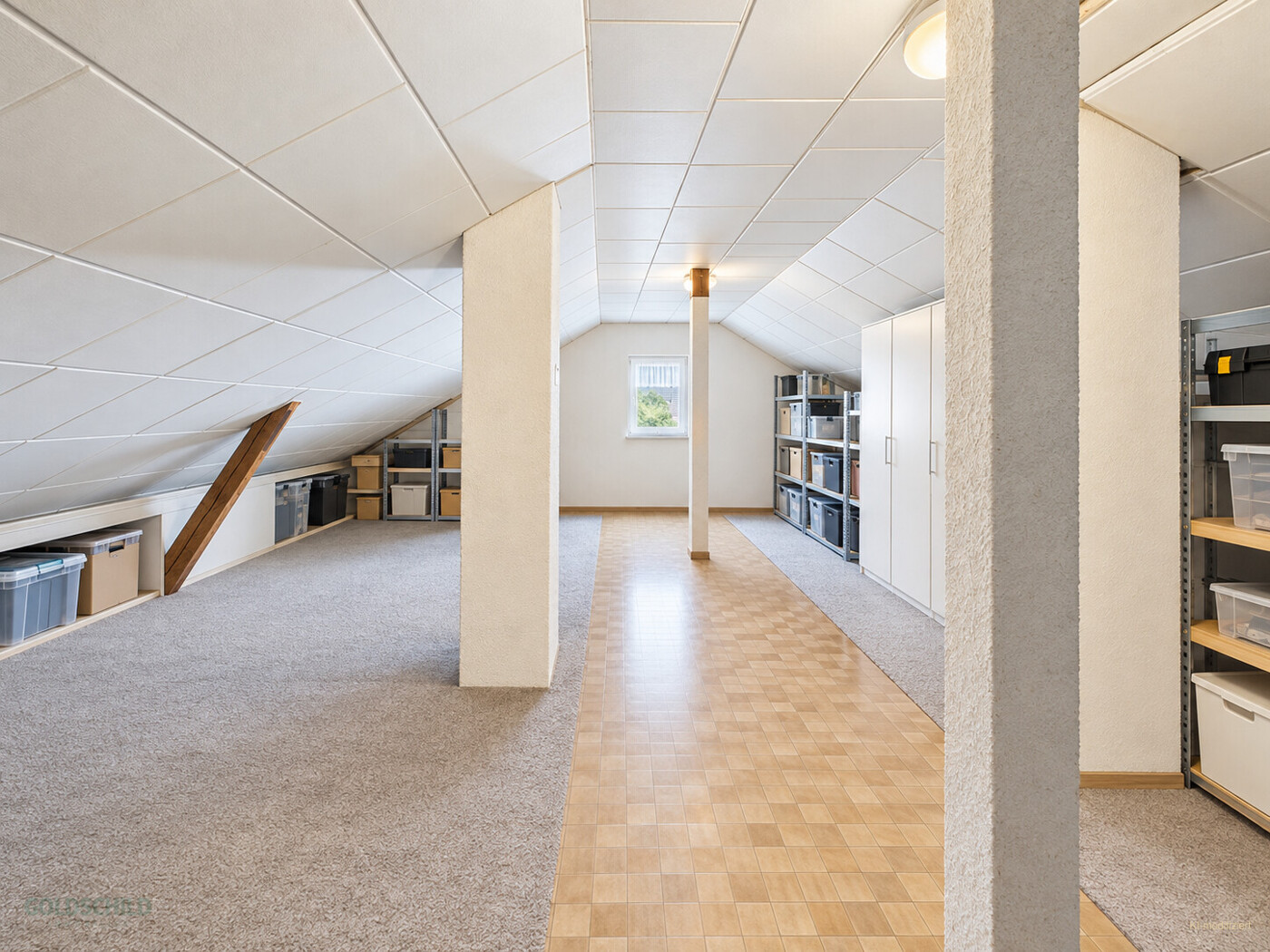 Mehrfamilenhaus_Aalen_Dachbühne (KI-modifiziert)