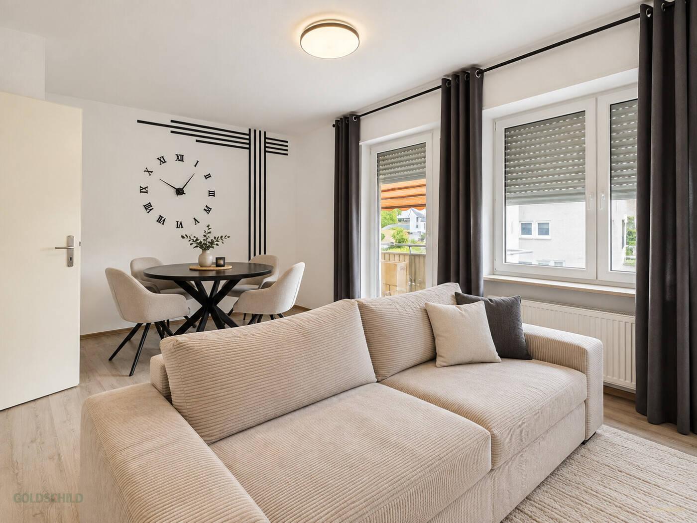 Mehrfamilenhaus_Aalen_1.OG_Wohnung_links_Essen (KI-modifiziert)