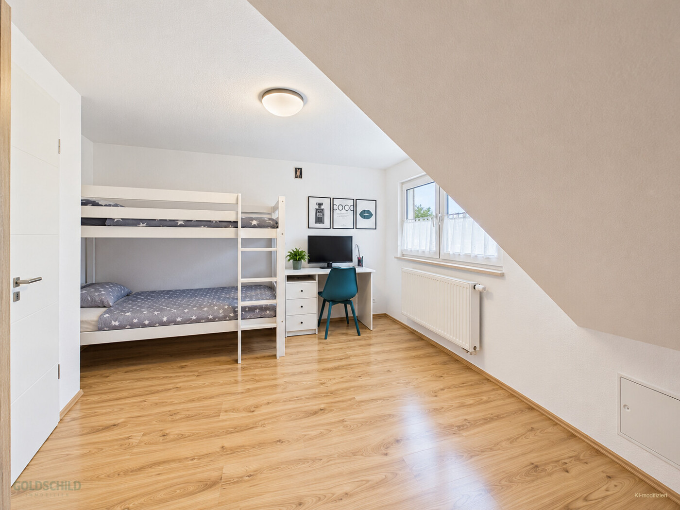 Mehrfamilenhaus_Aalen_2.OG_Schlafzimmer 1 (KI-modifiziert)