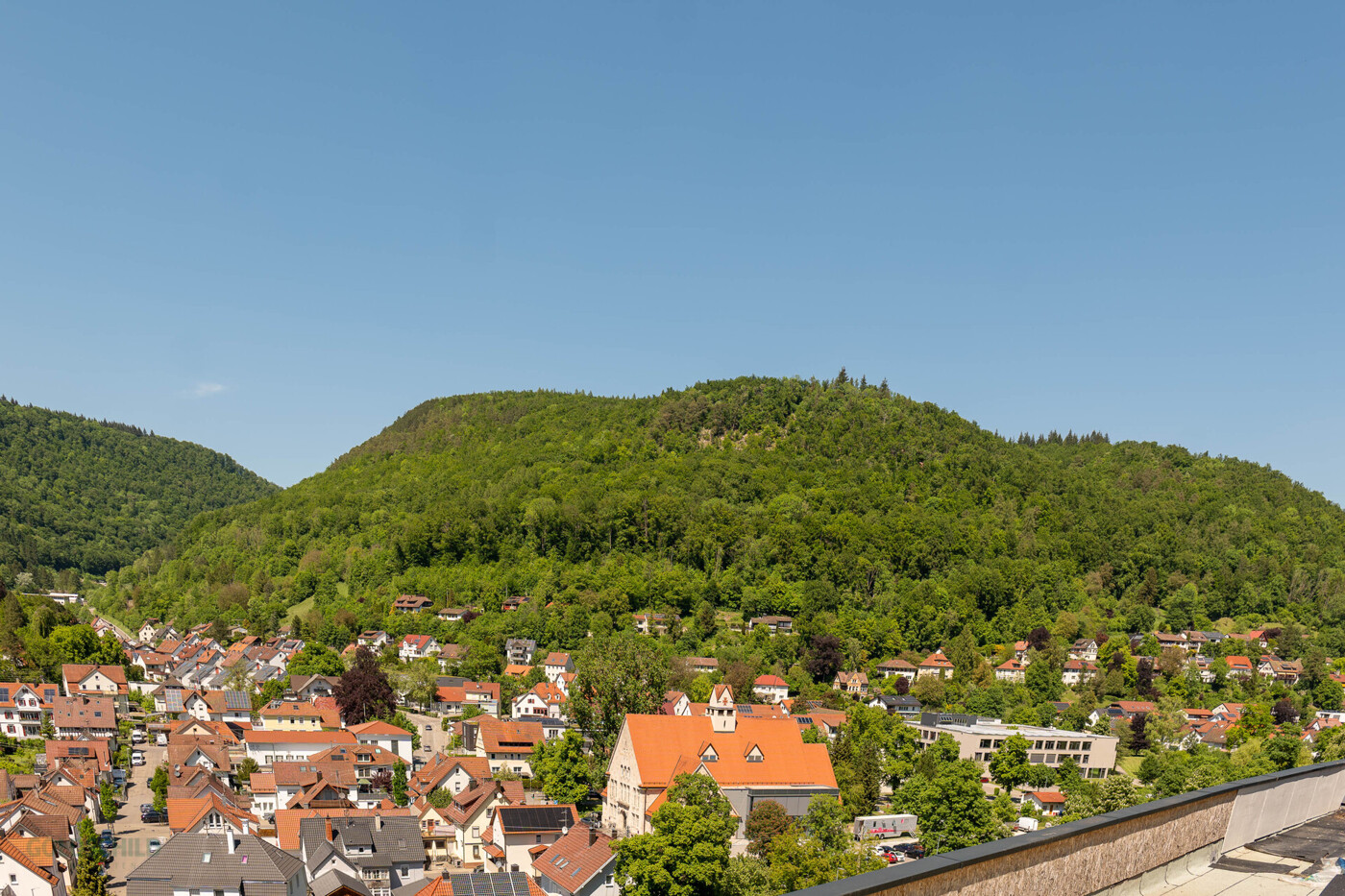 Penthouse_Wohnungen_Bad Urach Ausblick (KI-modifiziert)