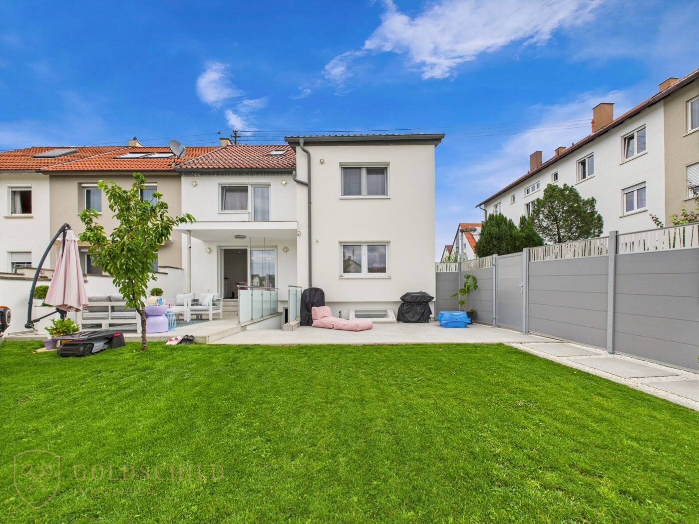 Familienhaus Metzingen Ansicht Haus Gartenseite
