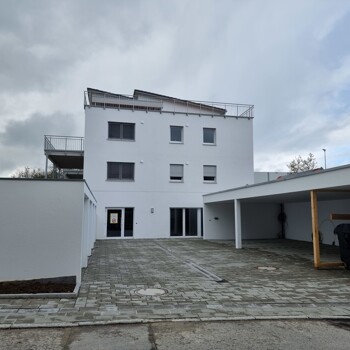 Haus 2 Fassade UG und Carports