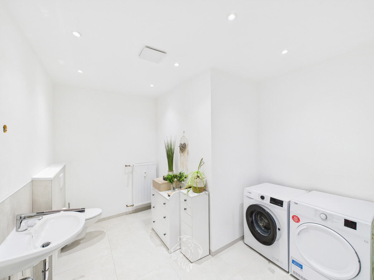 Haus rechts, UG: Badezimmer