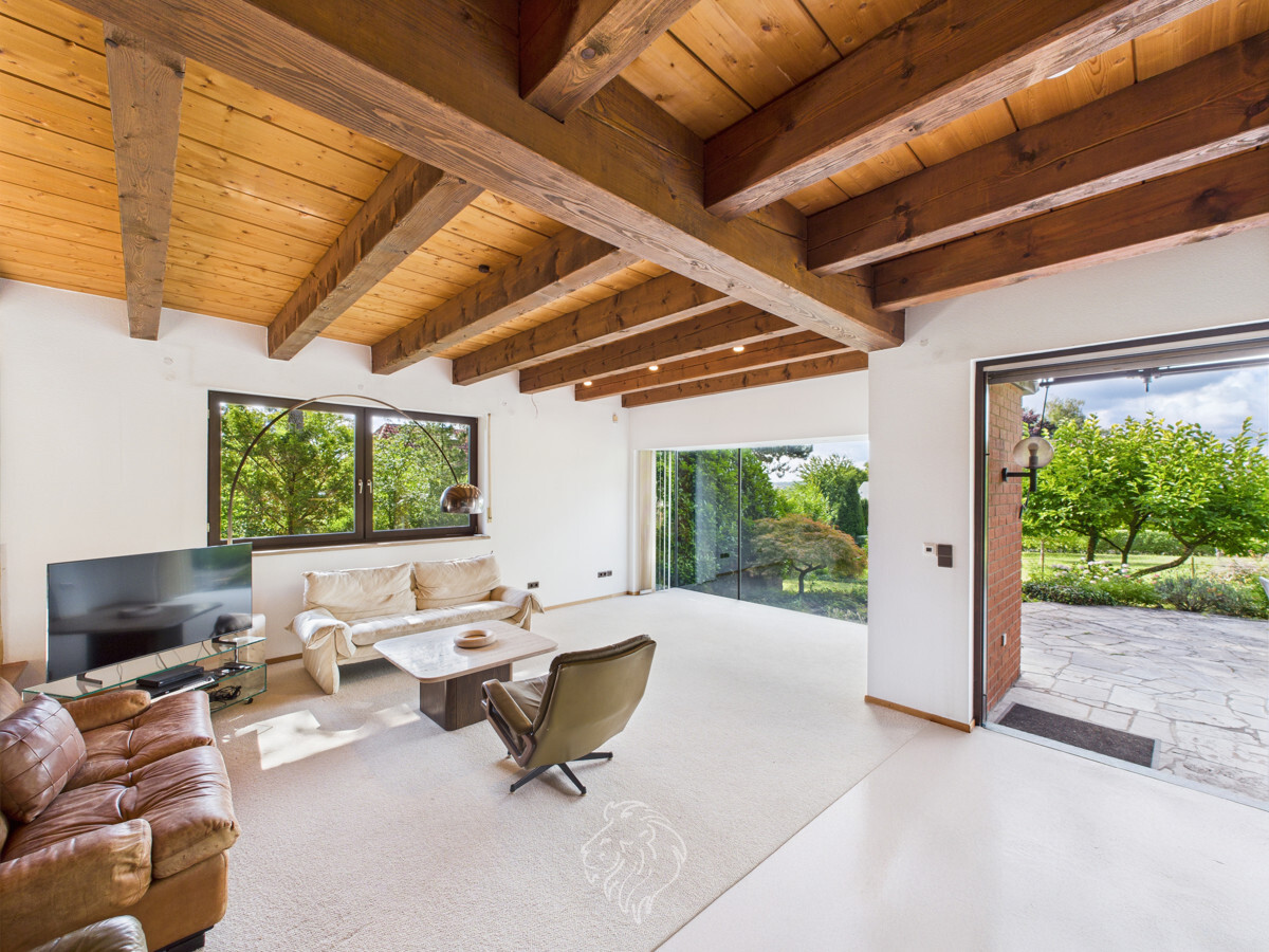 Wohnbereich mit Blick in den Garten EG