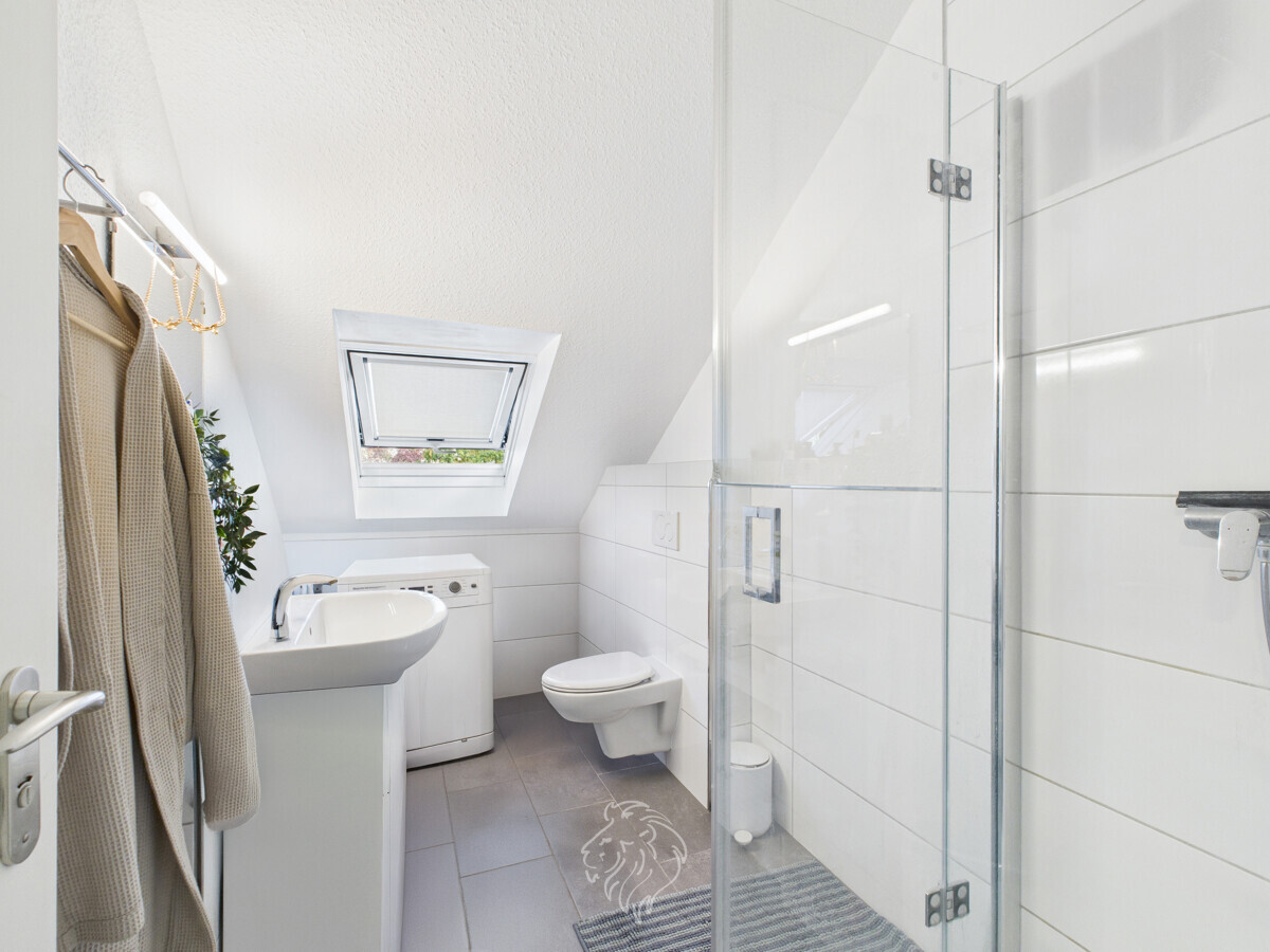 Wohnung DG rechts / Badezimmer 