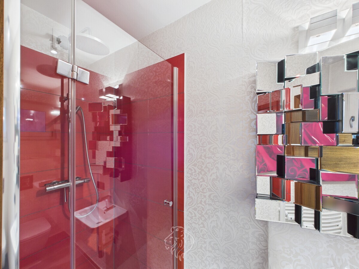 Kleines WC mit Dusche