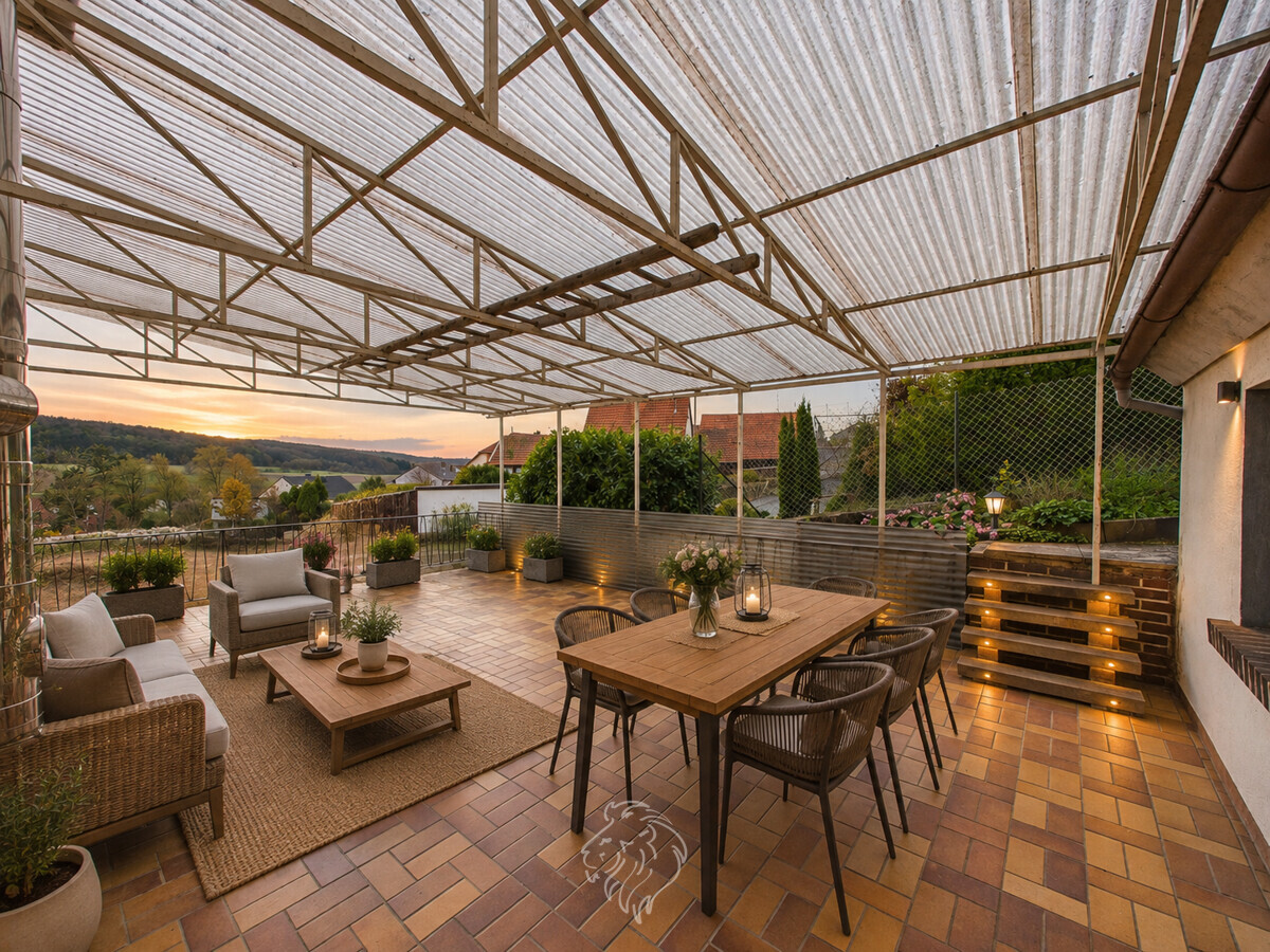 Terrasse visualisiert - Dieses Bild wurde virtuell möbliert und dient der Veranschaulichung.