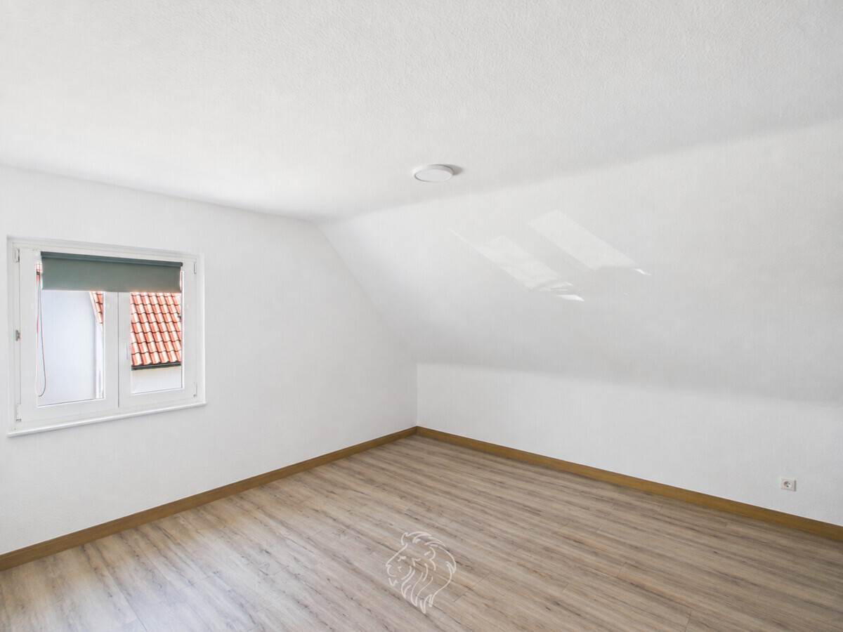 Schlafzimmer OG linkes Haus (wurde digital bearbeitet)