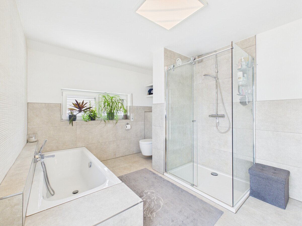 Badezimmer OG Perspektivenwechsel
