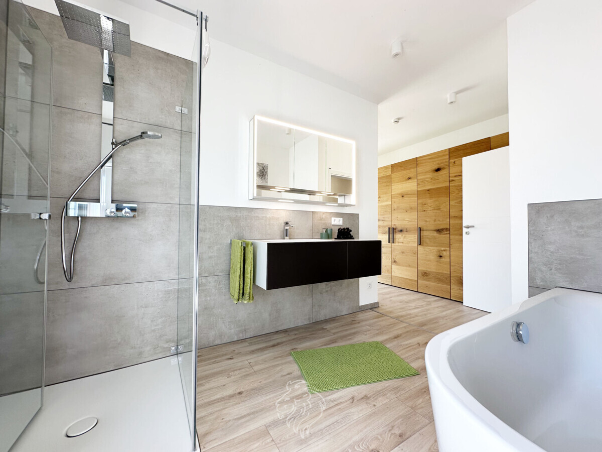 bodengleiche Dusche und Wanne