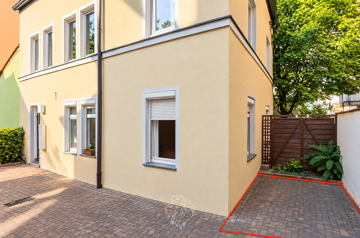 Innenhof u. Stellplatz