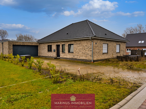 Haus Vorderseite + Garage