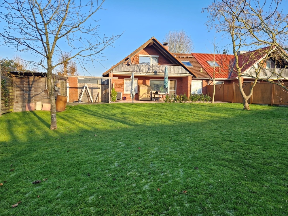 Garten mit Blick zum Haus