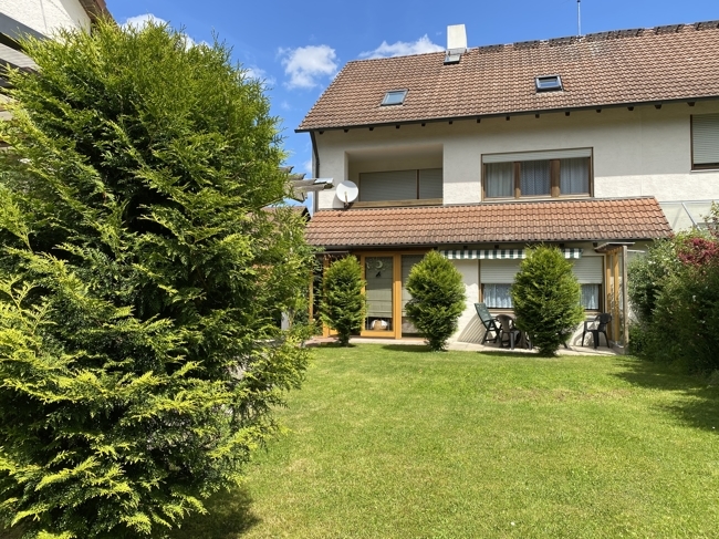 Doppelhaushälfte in Altomünster / Wollomoos zum Kauf: Südansicht auf das Haus