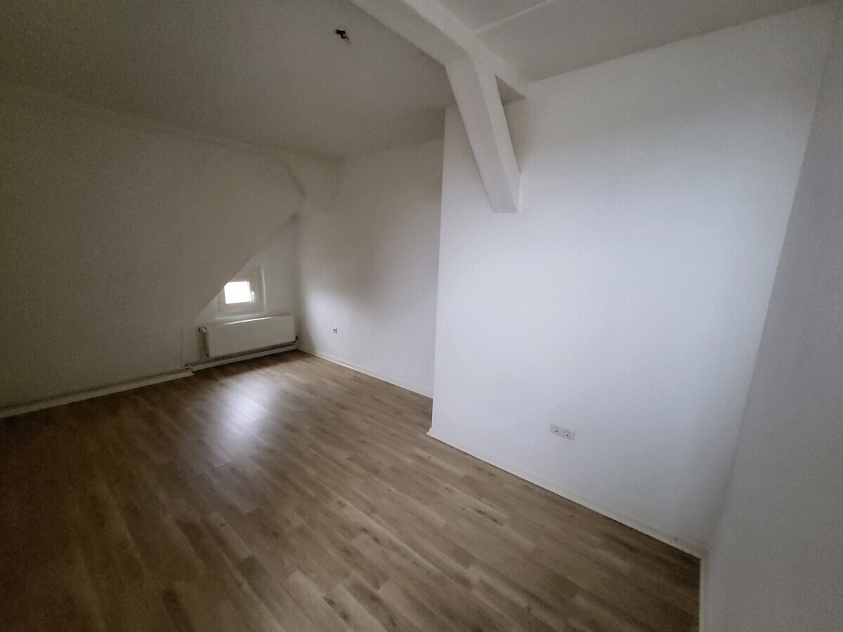 Zentrale Lage: Schöne 2-Zimmer-Dachgeschoss Altbauwohnung in der Pfaffenstraße / ... - Foto 4