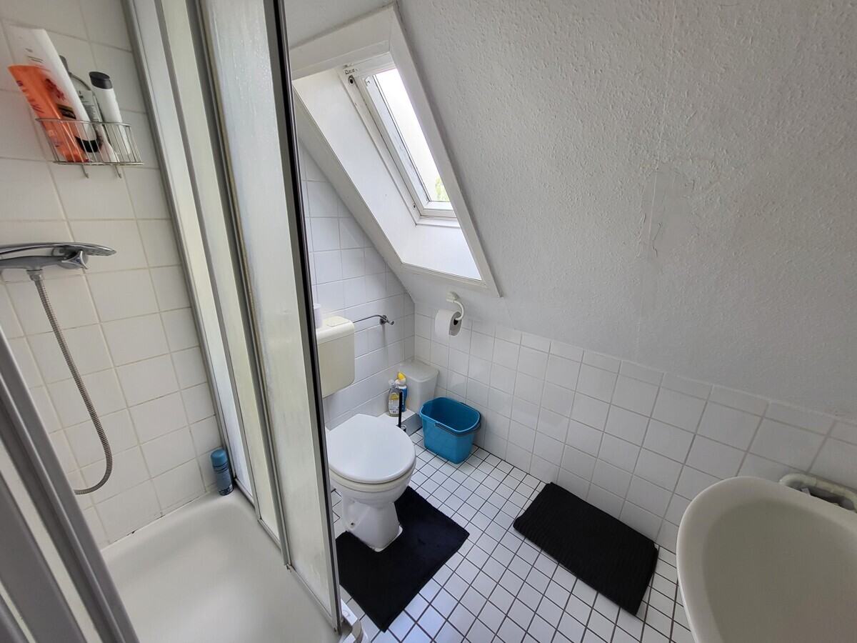 Zentrale Lage: 1,5-Zimmer DG-Wohnung in HL-St. Jürgen (Nähe Uni), Ratzeburger Al ... - Photo 2