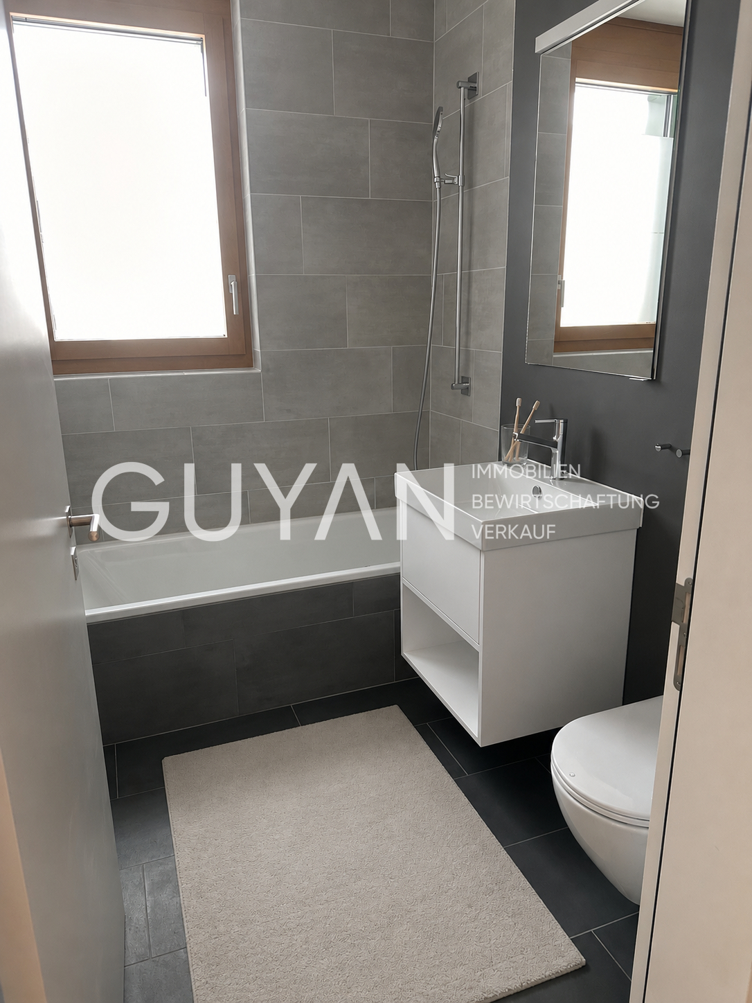 Badezimmer en Suite (KI bearbeitet)