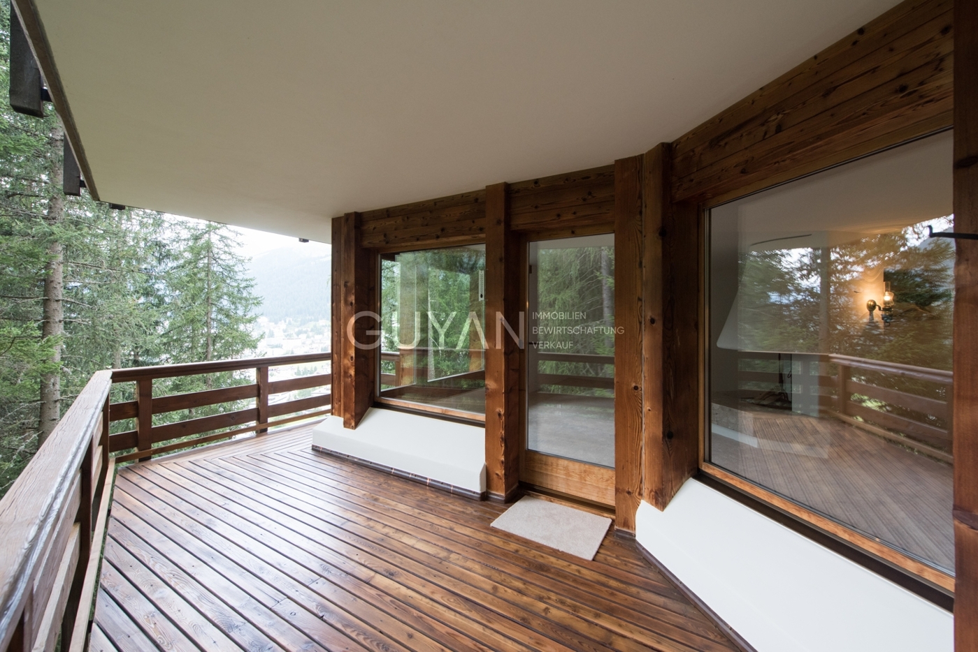Balkon, EG