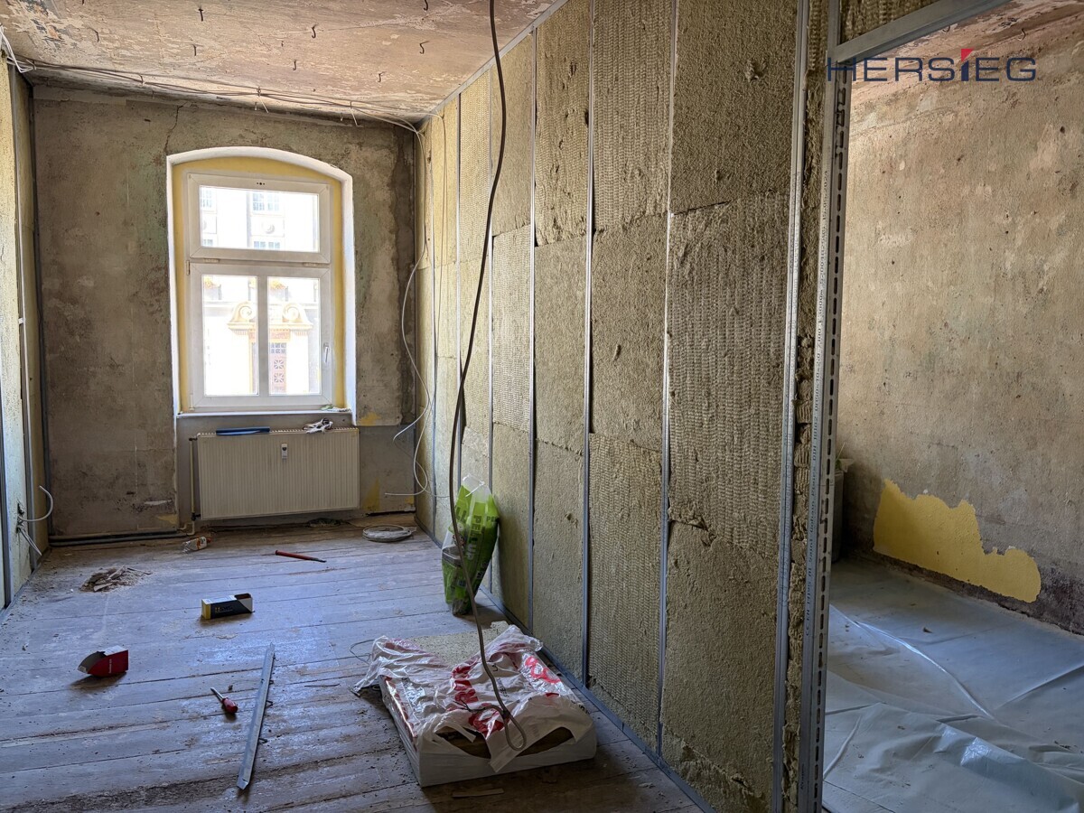 sanierungsbedürftige Wohnung 1.OG