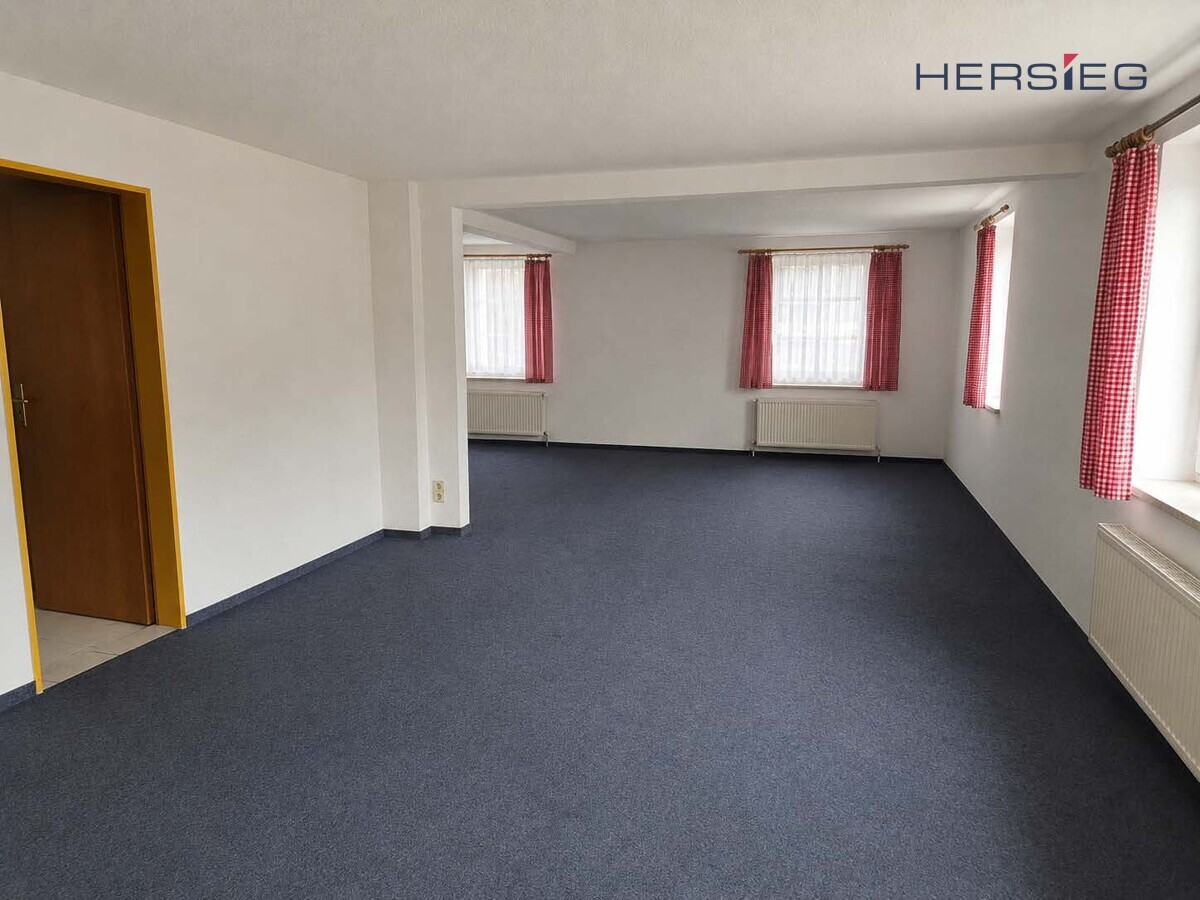Saal im Erdgeschoss (mit KI bearbeitet)