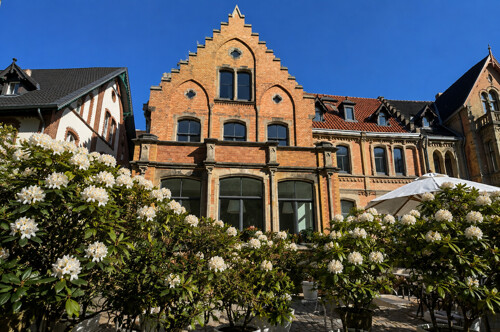 Vorderansicht Haus mit Wohnung