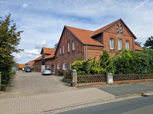 Haus mit Einfahrt