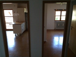 Flur Blick in Küche und Schlafzimmer