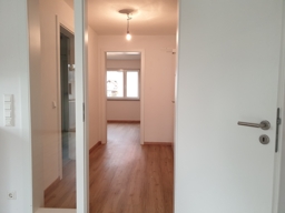 Flur Blick zum Schlafzimmer