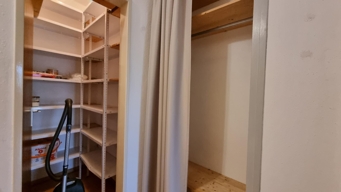Abstellkammer und Garderobennische