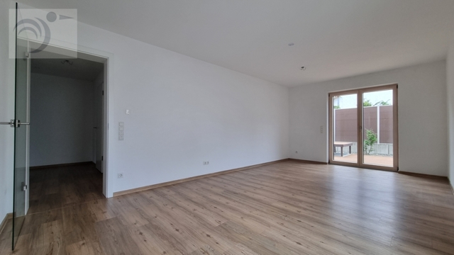 Moderne Erdgeschosswohnung mit großer Terrasse - Photo 2