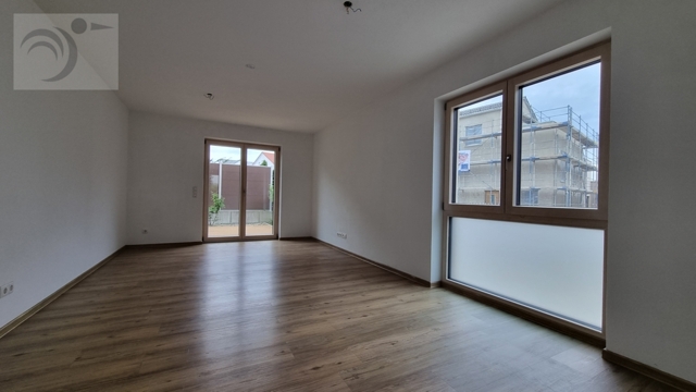 Moderne Erdgeschosswohnung mit großer Terrasse - Photo 1