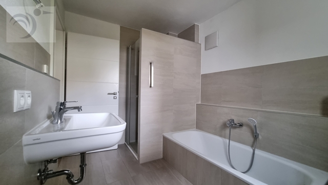 Moderne Erdgeschosswohnung mit großer Terrasse - Photo 4