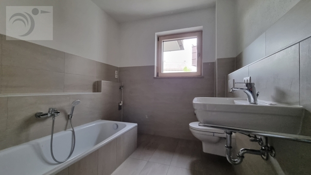 Moderne Erdgeschosswohnung mit großer Terrasse - Photo 5