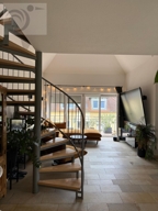 Wohnzimmer Blick zum Balkon