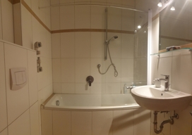 Bad mit Wanne