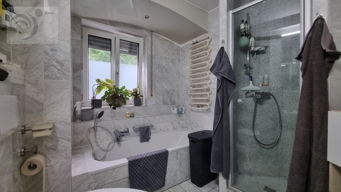 Bad mit Wanne u. Dusche