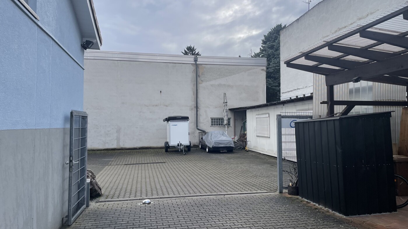 Zufahrt zum Gelände