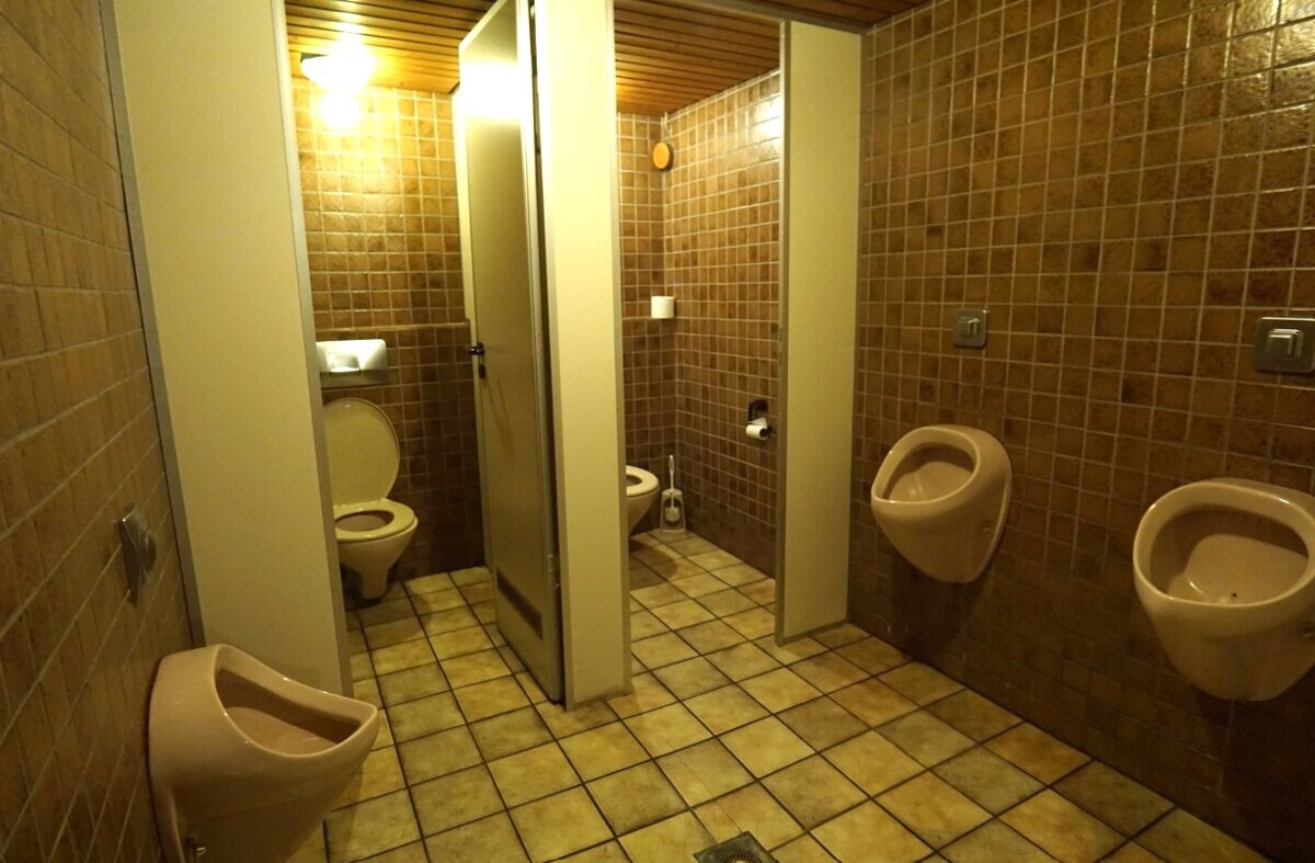 Gäste WC Herren im KG