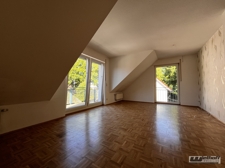 Wohnen/Essen mit Zugang zum Balkon