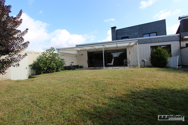 Hinteransicht und Garten