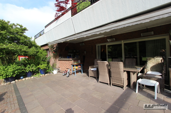 Auf der Terrasse können Sie in gemütlicher Runde grillen oder ein entspannendes Sonnenbad nehmen