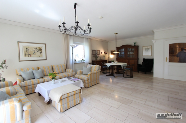 Der lichtdurchflutete Wohn-/Essbereich