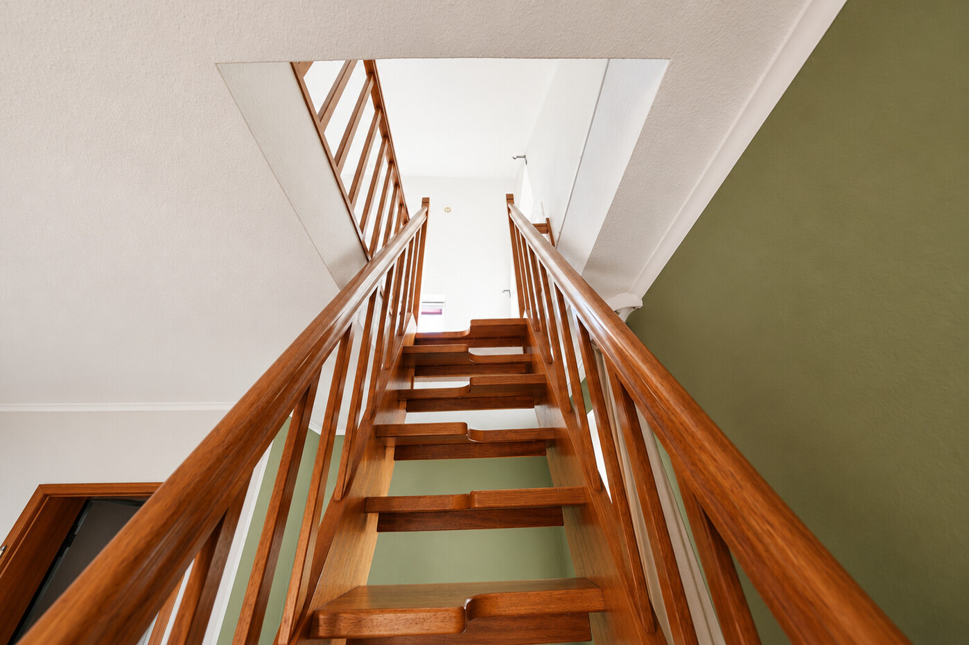 Treppe zum Dachgeschoss