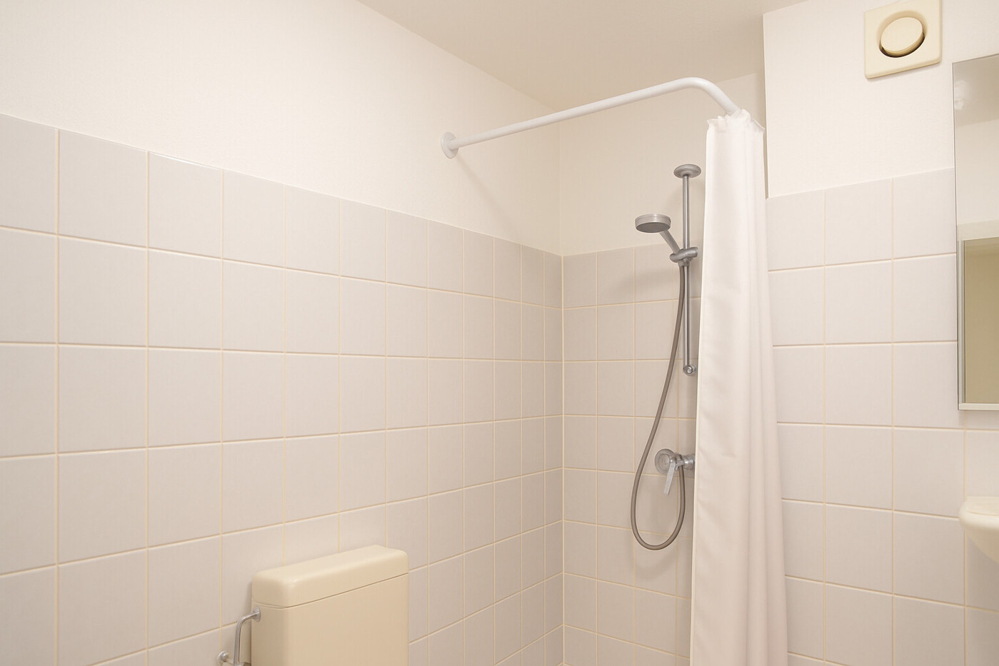 Badezimmer mit Dusche