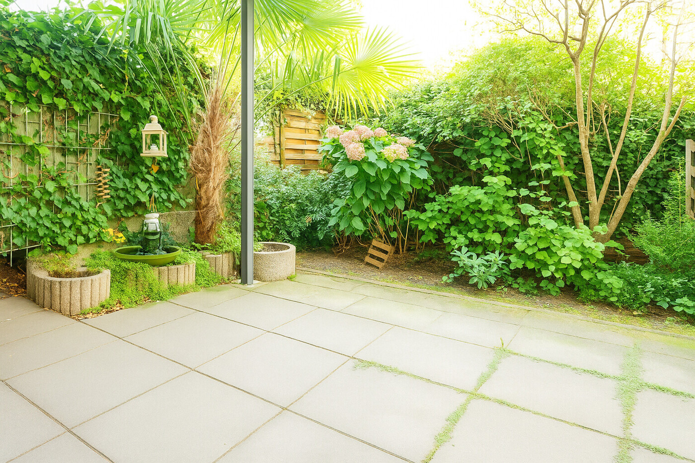 Terrasse mit Blick in den Garten