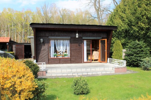 Bungalow mit angrenzender Terrasse