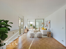 Wohnzimmer mit Blick in den Wintergarten